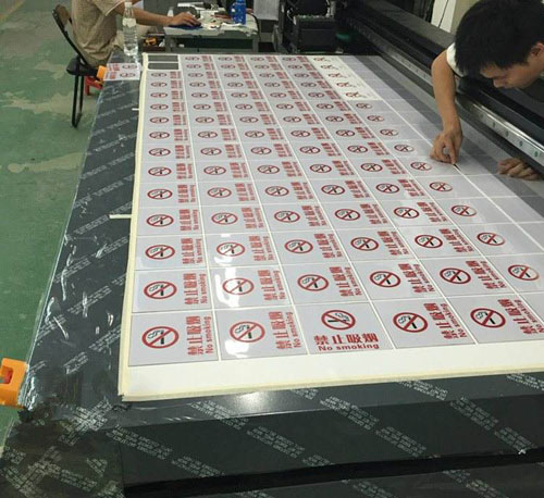 標(biāo)示標(biāo)牌的分類以及uv打印設(shè)備多少錢(qián)一臺(tái)